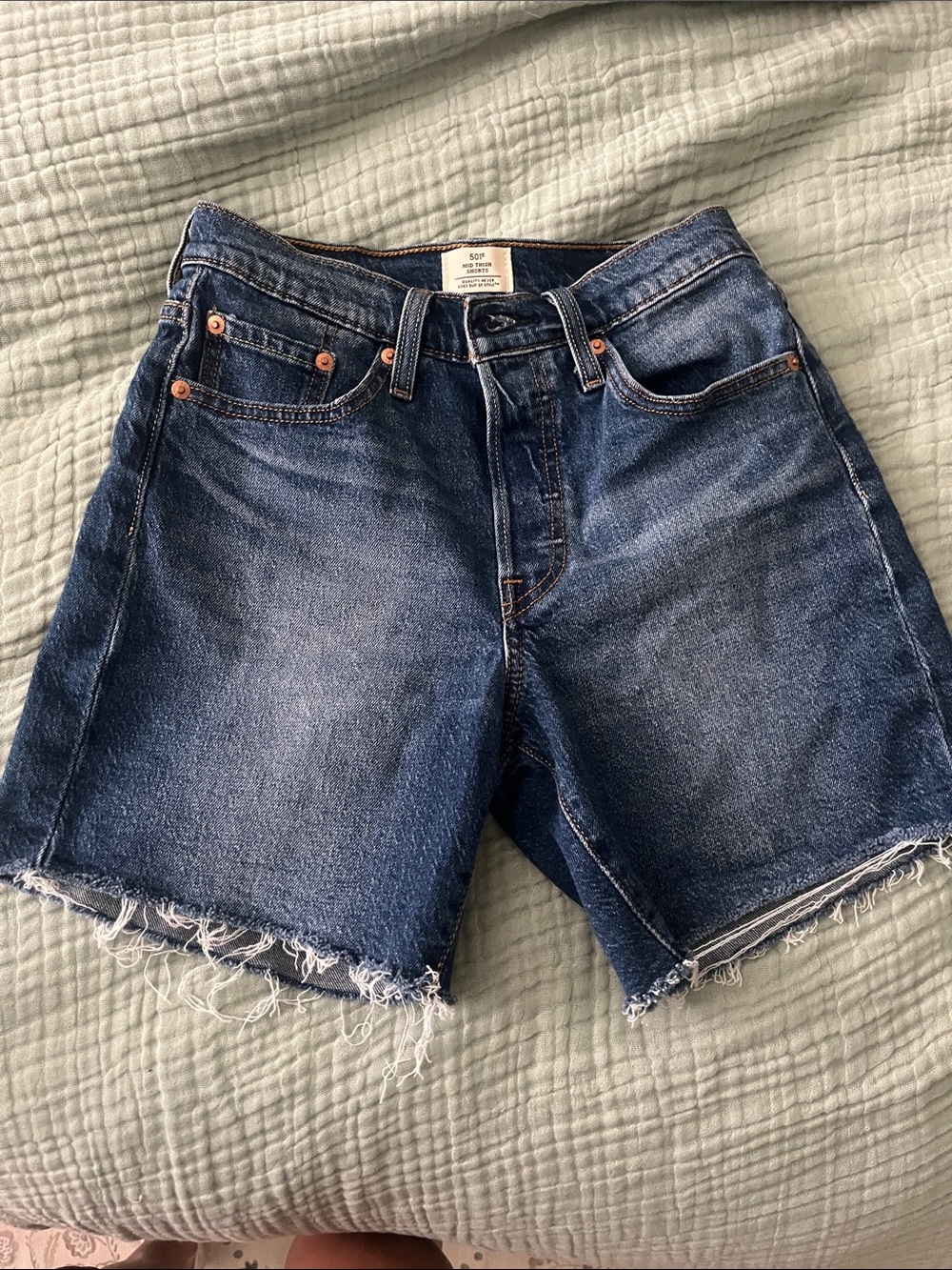 Levi’s Mid Thigh Denim Shorts - Dark Blue